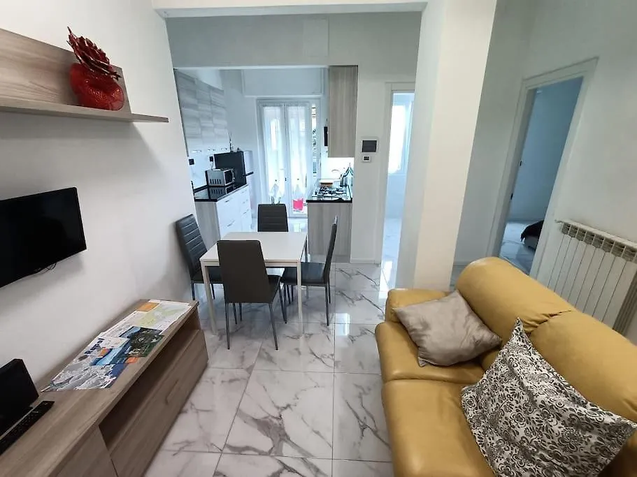 La Casa Di Lila - Appartamento Con Ingresso Indipendente E Spazio Esterno Rapallo 0*,  Italy